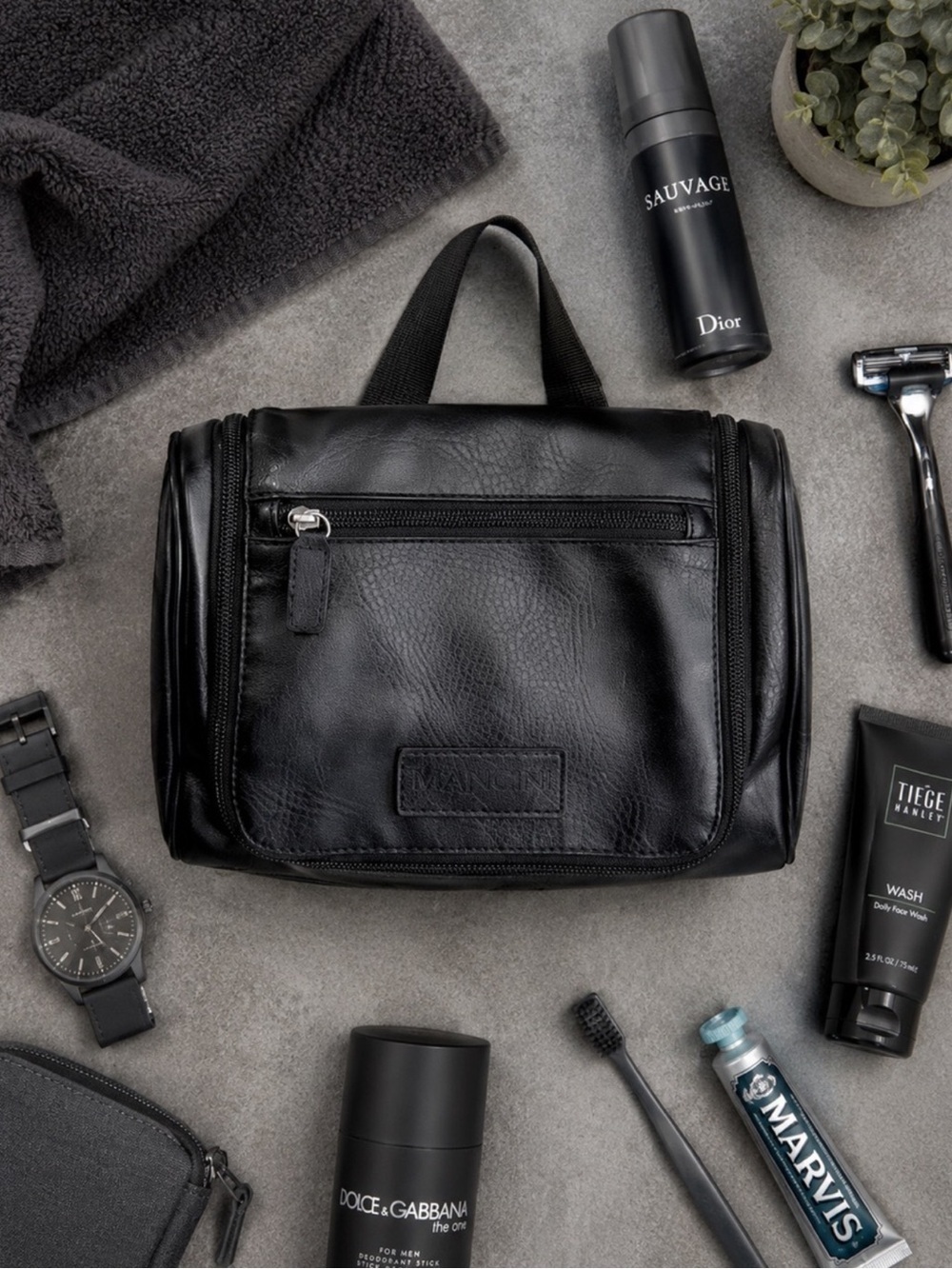 PENGUIN by Munsingwear Men’s Black Hanging Toiletry Travel Grooming Kit Case